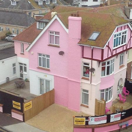 Pink House ,Opposite Beach ,Sleeps 6 , 2 Bedroom Ground Floor Self Contained Garden Flat , Private Entrance , Kitchen , Guaranteed Parking ,Wifi , Movies ,Bathroom ,Fridge , Microwave ,Bedroom 1, Double Bed & 2 Single Beds ,Bedroom 2 , Double Bed Paignton Dış mekan fotoğraf